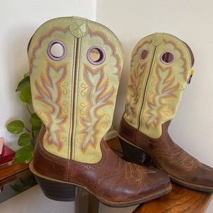 Cute trendy cowgirl boots!